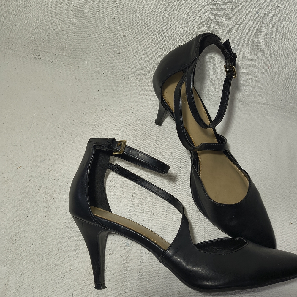Women's Size 10 Black Strap Pumps W/3" Heel By Apt 9 - Picture 5 of 7